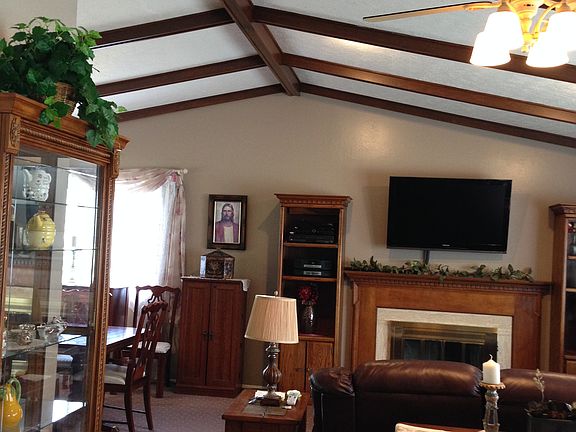 Living room-vaulted ceiling 