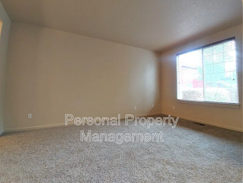 4 bed, 2.5 bath, 3125 sqft, $2,695 — Photo 4