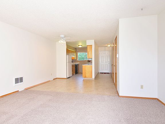 3rd image of 2068 NE Hogan Dr