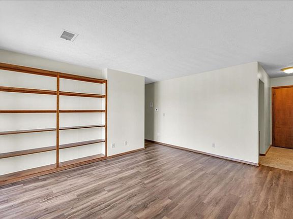 3rd image of 713 Fairmont Dr APT 1A
