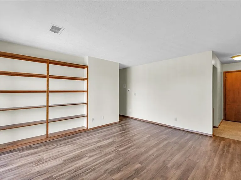713 Fairmont Dr — Photo 16