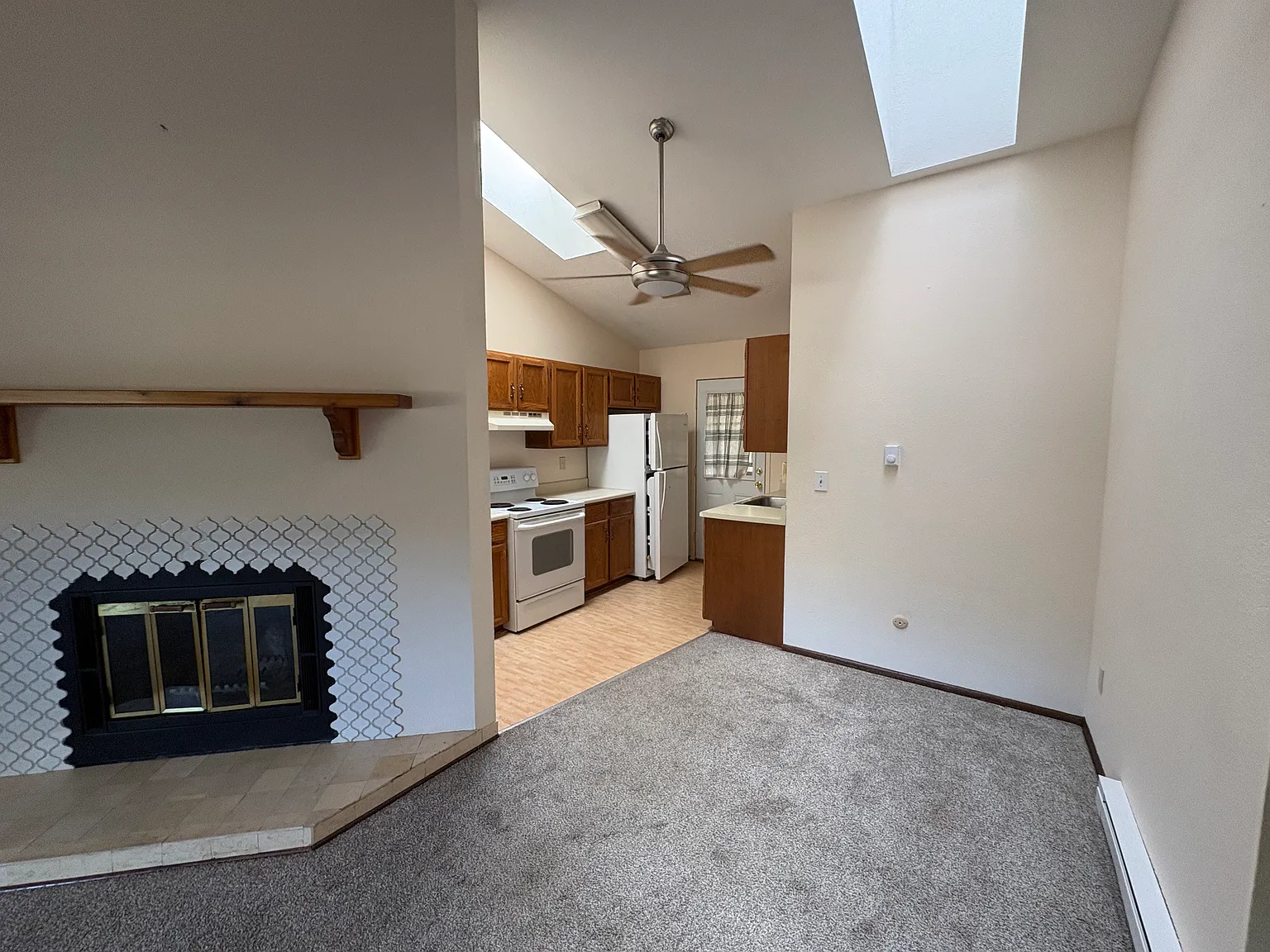 2 bed, 913 sqft, $1,300 — Photo 4