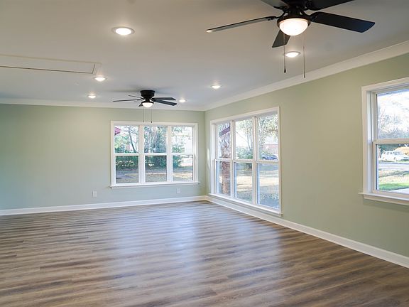 3rd image of 1104 Ragin St.