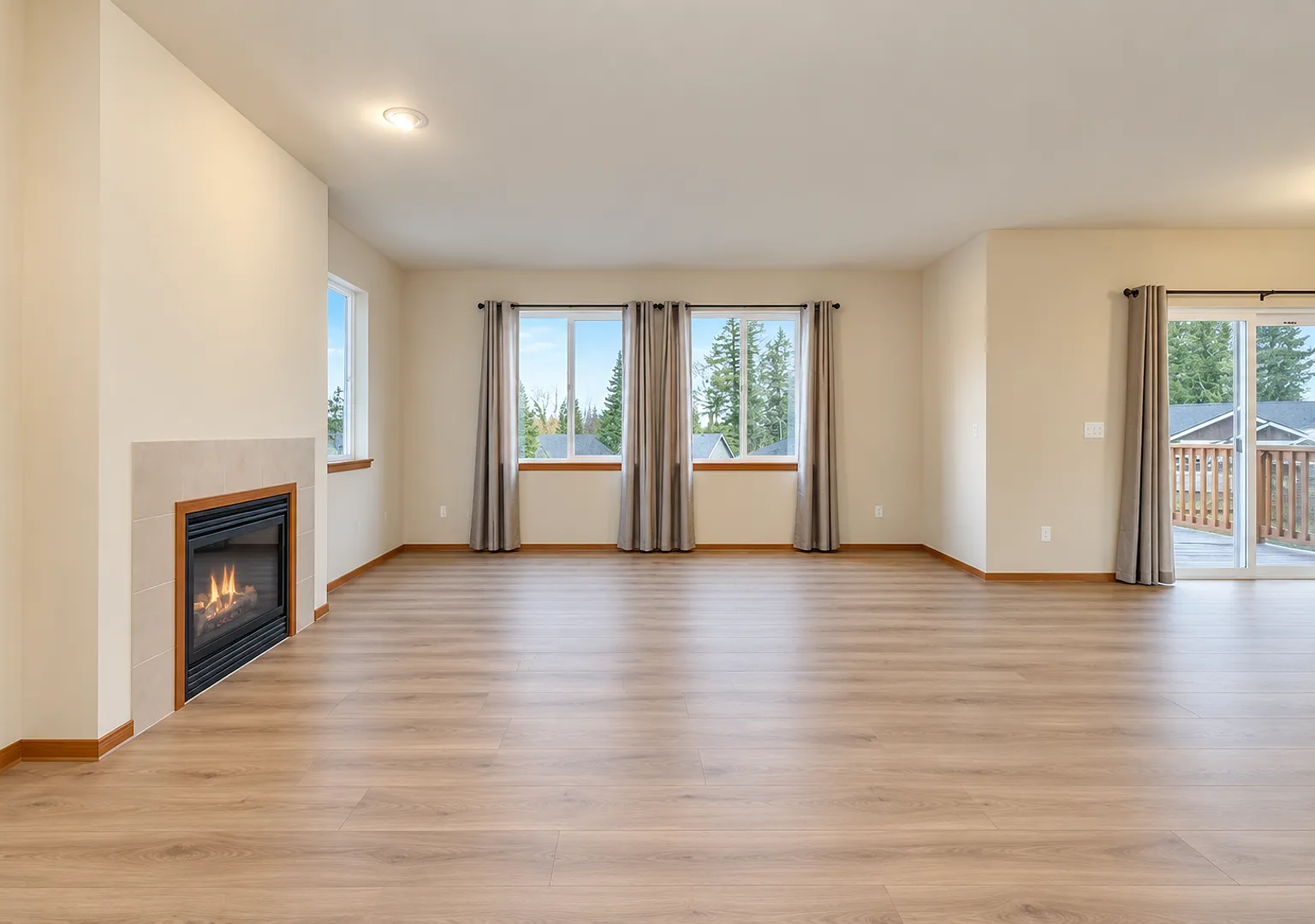 Modern 4BR Corner-Lot Home with Deck & Surrounding Views — Photo 4