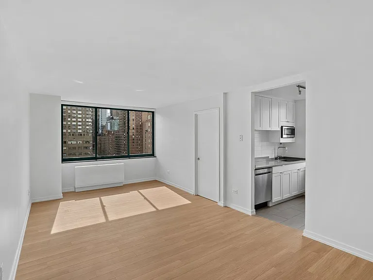 200 W 60th St #15G — Photo 1
