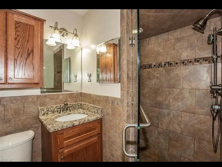 Downstairs Right private bathroom with shower