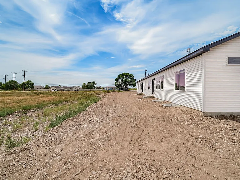 485 E River Ln — Photo 74