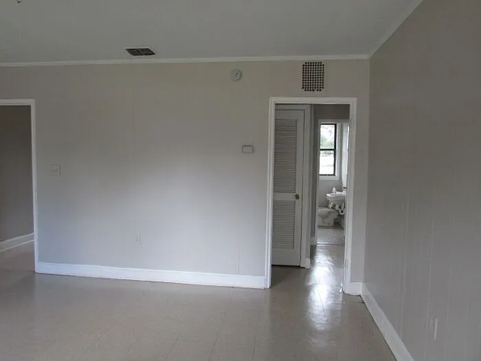 2 bed, 1.0 bath, 822 sqft, $795 — Photo 2