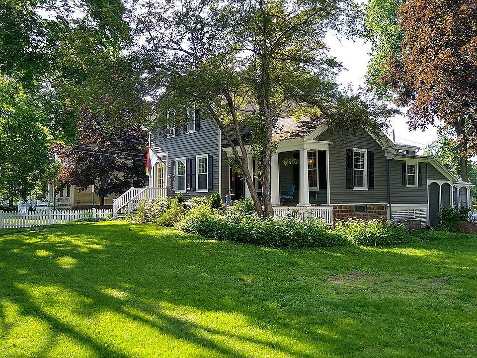 2nd image of 62 College St