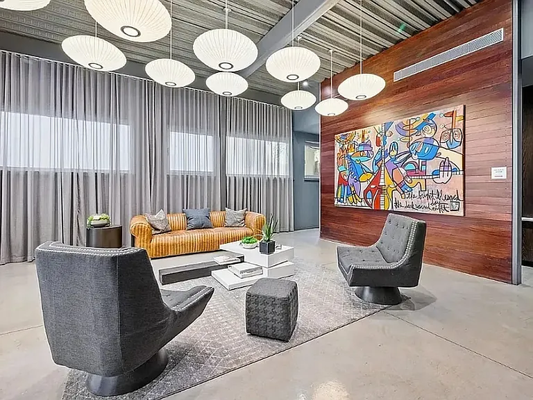 200 E 11th St #Penthouse 3 — Photo 10
