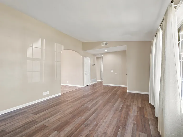 6440 Harvard St — Photo 8