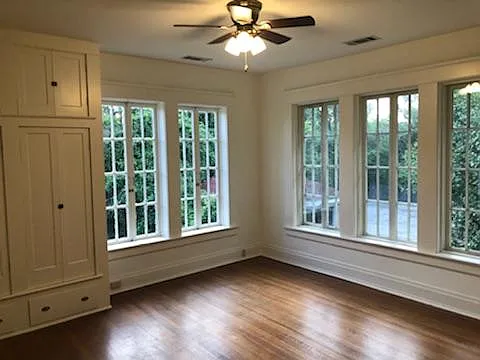 5 bed, 2.5 bath, 3804 sqft, $2,500 — Photo 3