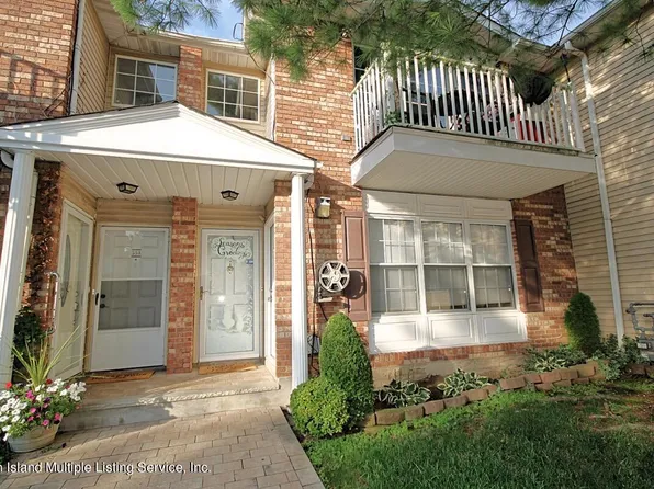 57 Saturn Ln #57, Staten Island, NY 10314