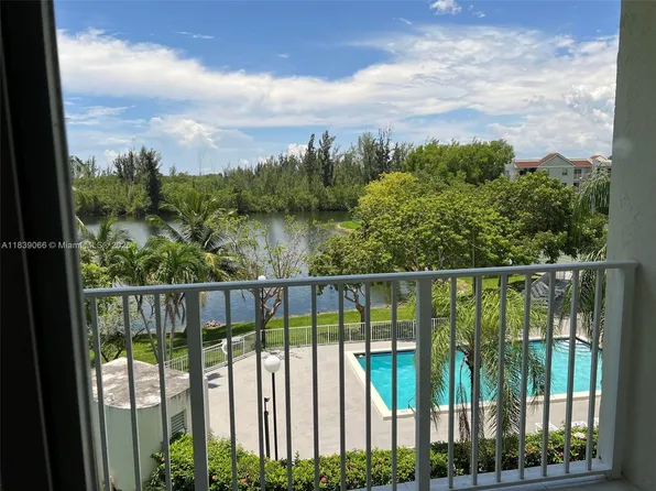 8200 SW 210th St APT 308, Cutler Bay, FL 33189
