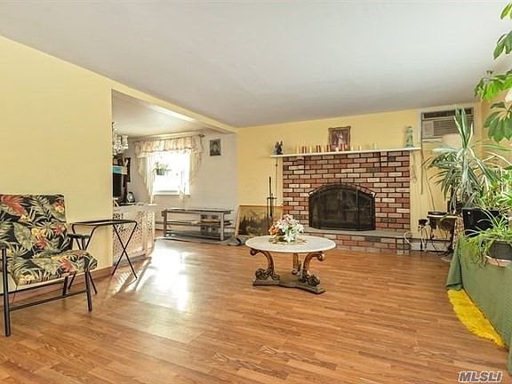 3rd image of 55 Linden Ln