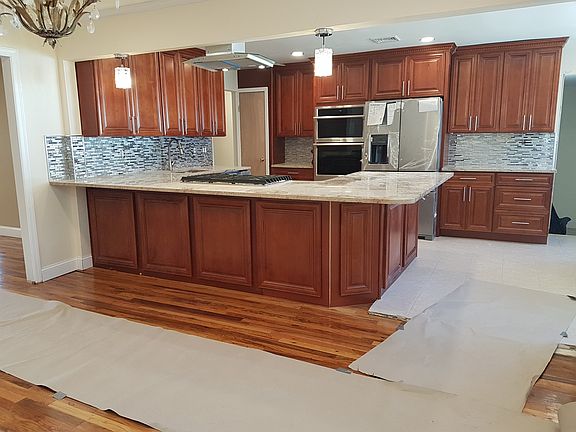5th image of 528 Ellison Ave