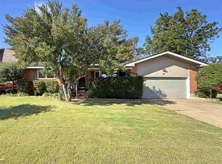 10 NW 56th St, Lawton, OK 73505
