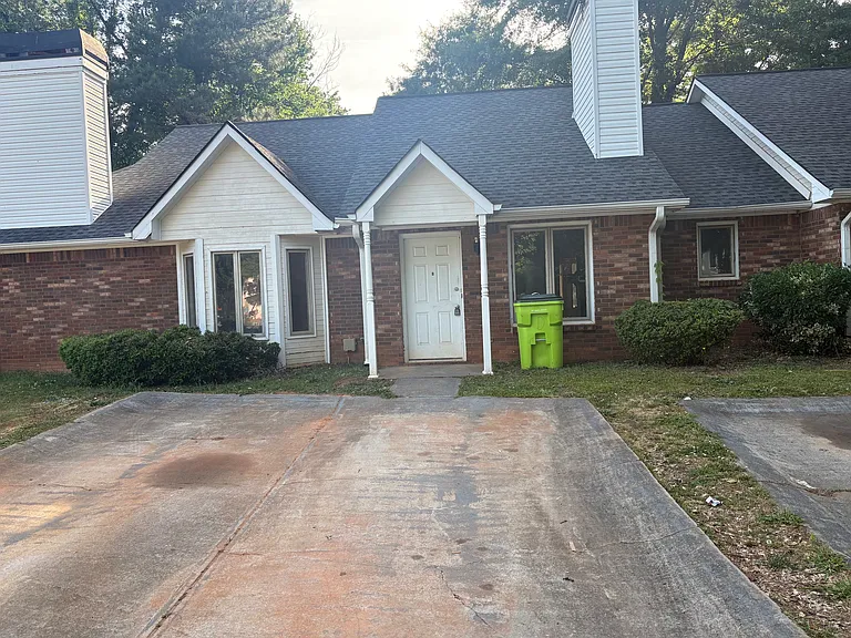 2786 Country Ct SE — Photo 1