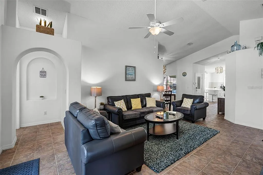 4 bed, 3.0 bath, 1791 sqft, $3,150 — Photo 3