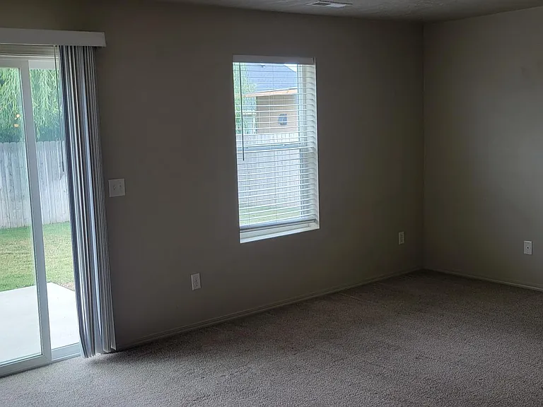 12599 Delphia St — Photo 5