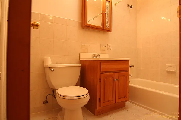 Rented by aptsandlofts.com | media 23