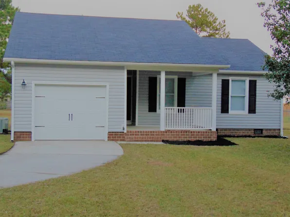 10089 Rockfish Rd, Raeford, NC 28376