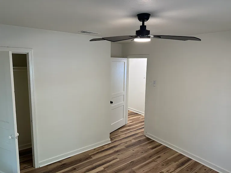 6535 Lockheed Ave — Photo 8
