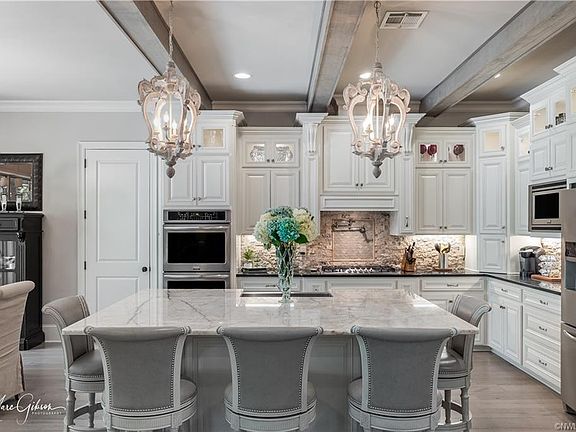 2nd image of 4646 Cambridge Cir
