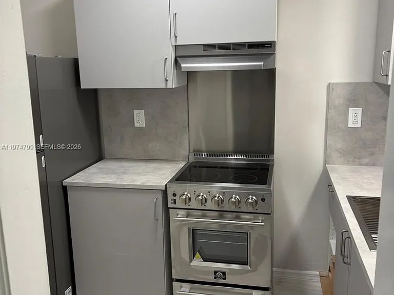 510 Santander Ave — Photo 14