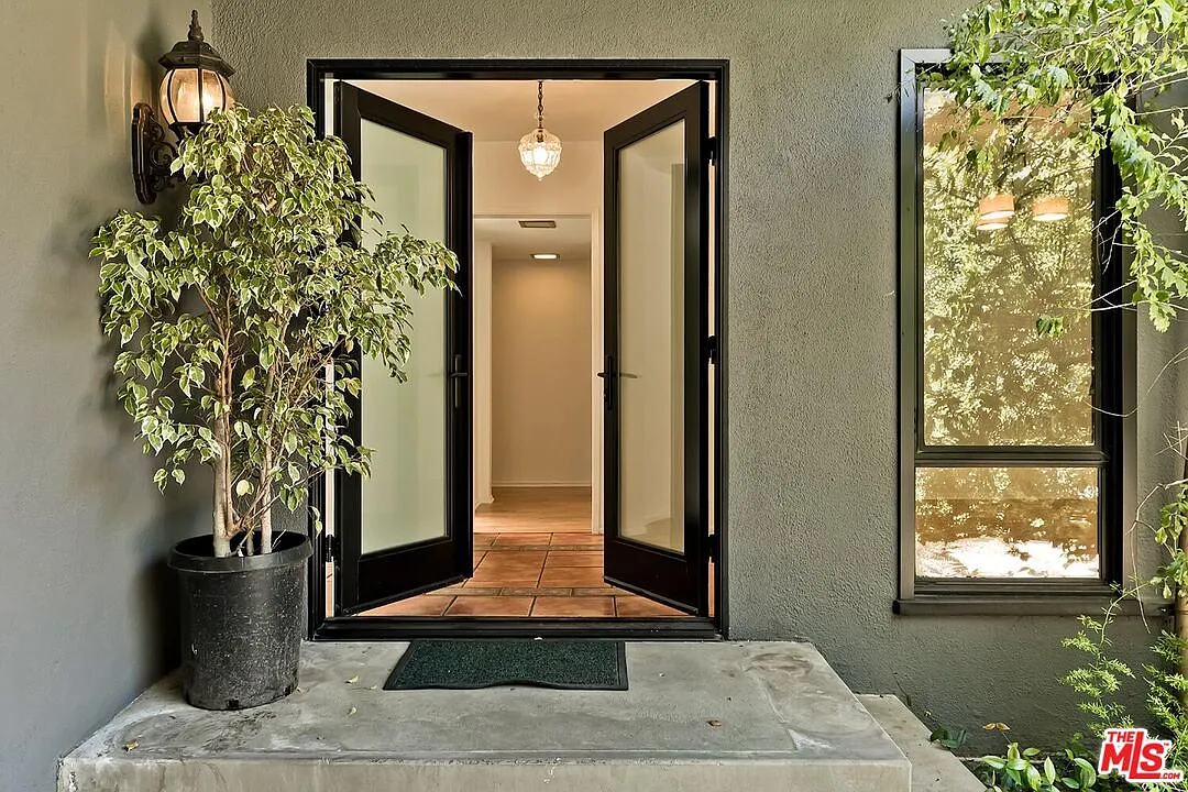 4 bed, 3.0 bath, 2129 sqft, $10,250 — Photo 4