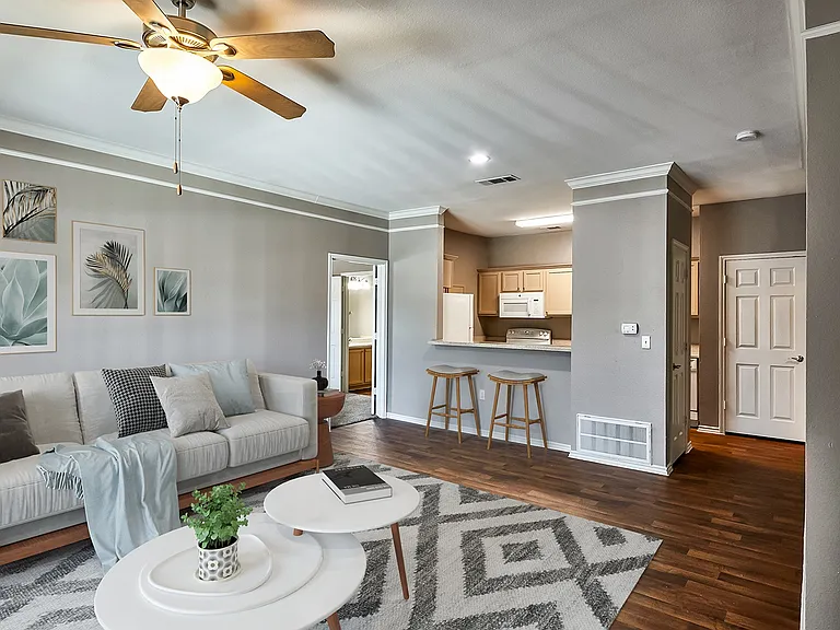 Creekwood Place — Photo 2