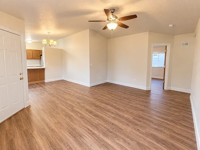 3 bed, 2.0 bath, 1146 sqft, $2,200 — Photo 2