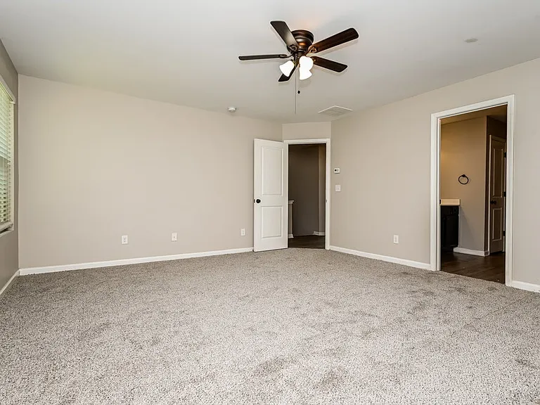 4047 Clay Ct SE — Photo 10