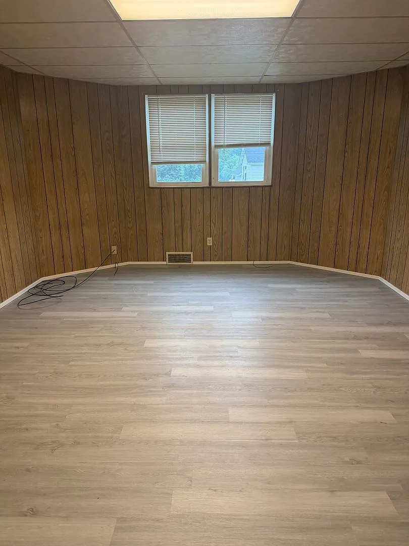 451 Center St — Photo 3