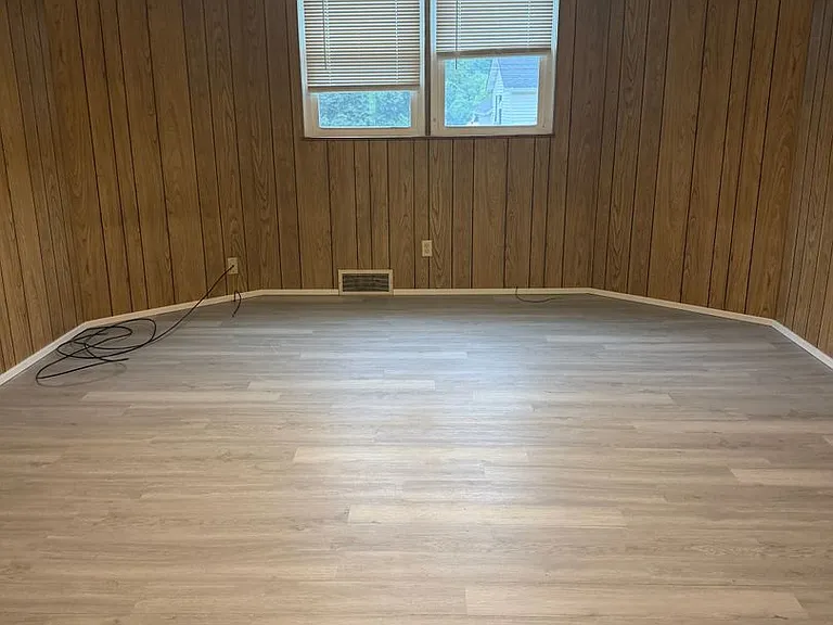 451 Center St — Photo 3