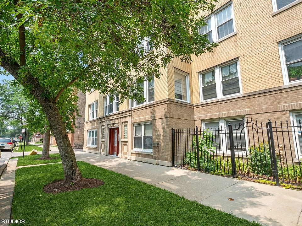 1st image of 3106 W Leland Ave #104