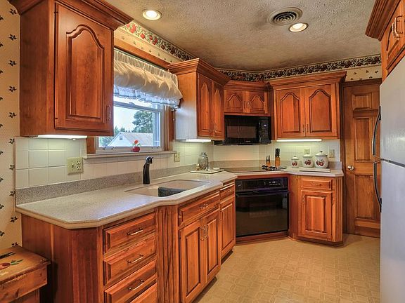 2nd image of 1827 Ashton Dr