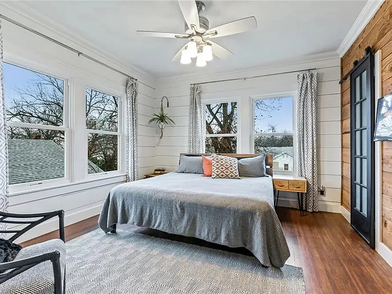 522 Herring Ave — Photo 4