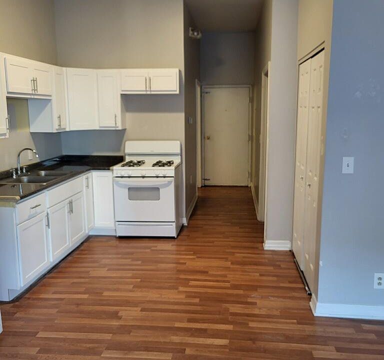 1st image of 213-215 4th St #213-1