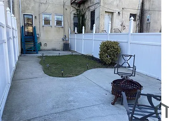 1353 N Carey St — Photo 32
