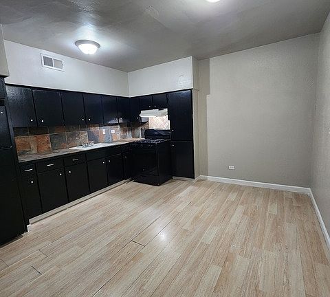 5th image of 615 Vance Jackson Rd APT 101