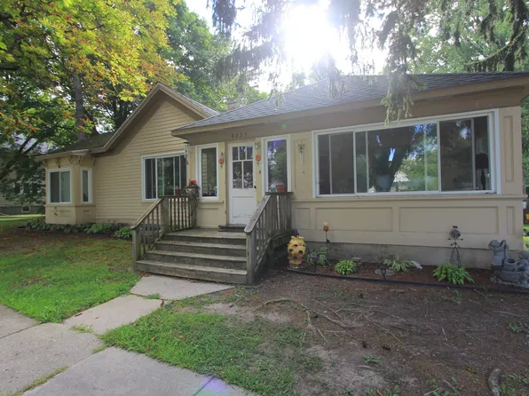 6831 Jefferson Rd, North Branch, MI 48461