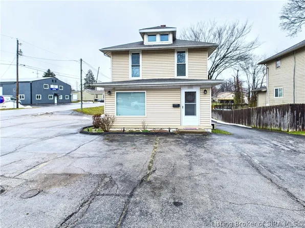 1026 N Clark Boulevard, Clarksville, IN 47129