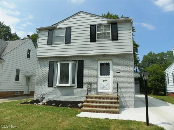 8314 Oxford Dr, Parma, OH 44129