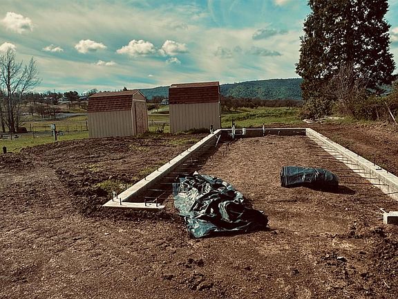 4th image of 2098 Quail Hill Rd