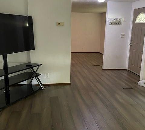 Living room (tv NOT included)