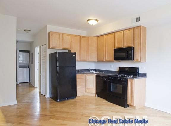 3rd image of 7613 N Bosworth Ave APT 3W