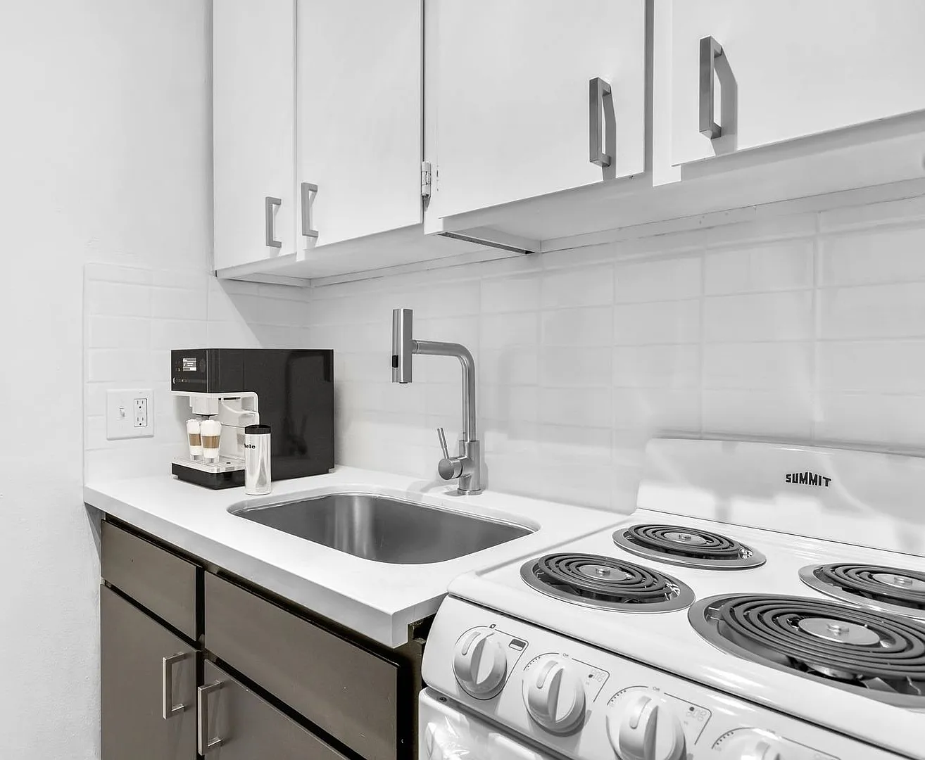 Gilmore Apts — Photo 2