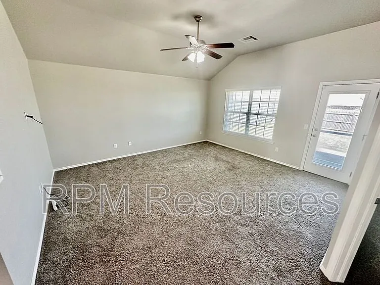 11121 NW 6th Ter — Photo 6
