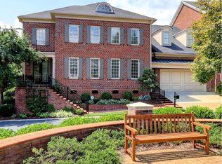 160 Enclave Cir, Sandy Springs, GA 30342